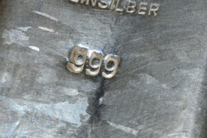 999 - das ist die reinste Legierung, in der Silber kommerziell gehandelt wird.