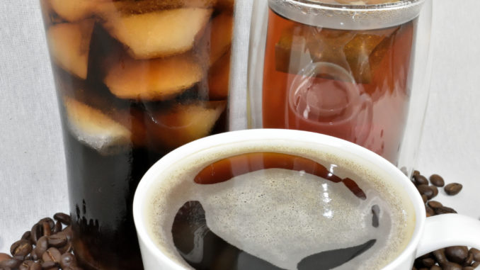 Cola, schwarzer Tee, Kaffee - die psychoaktive Substanz Koffein steckt in vielen Lebensmitteln.